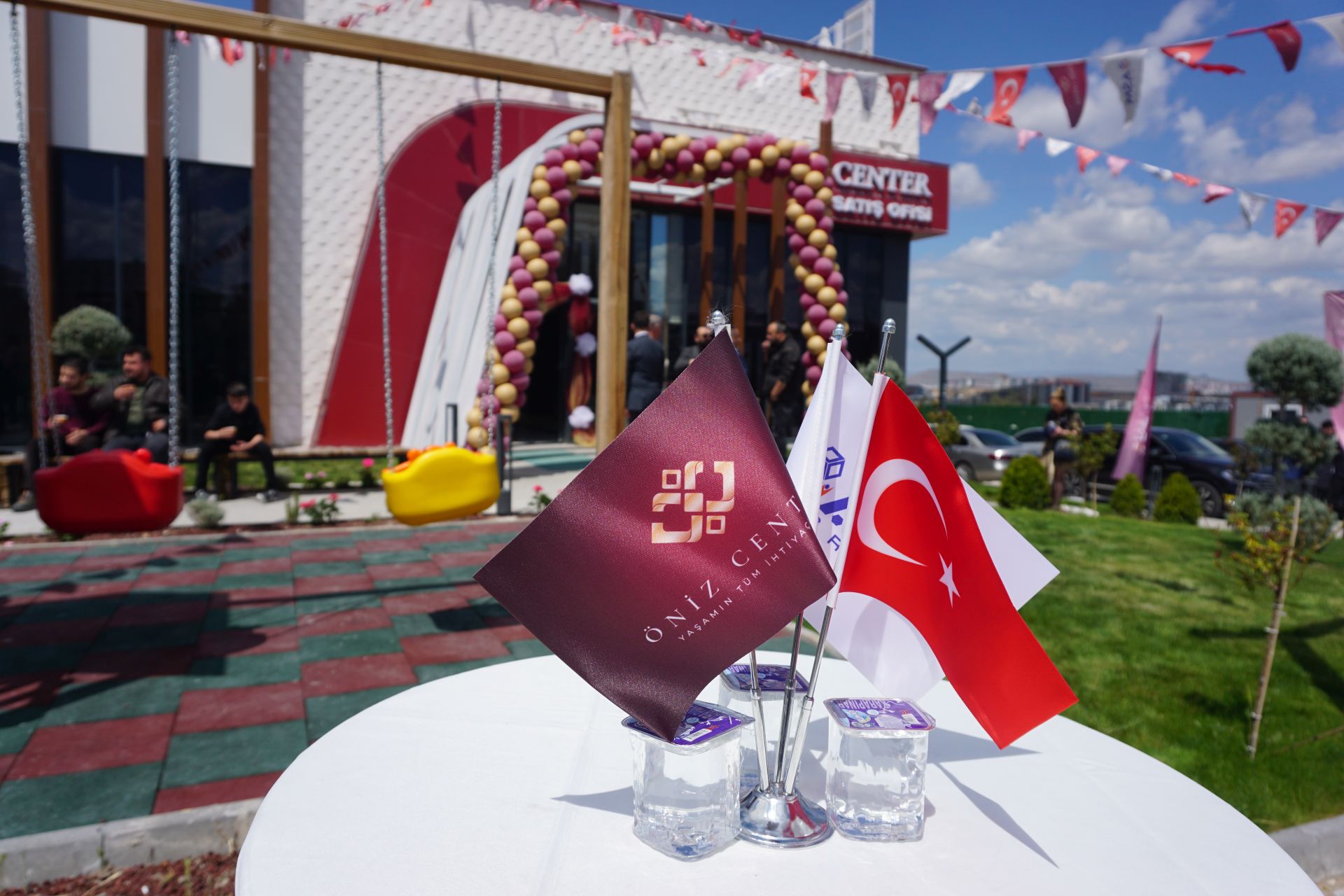 Bahar Öniz Center'a Geldi!
